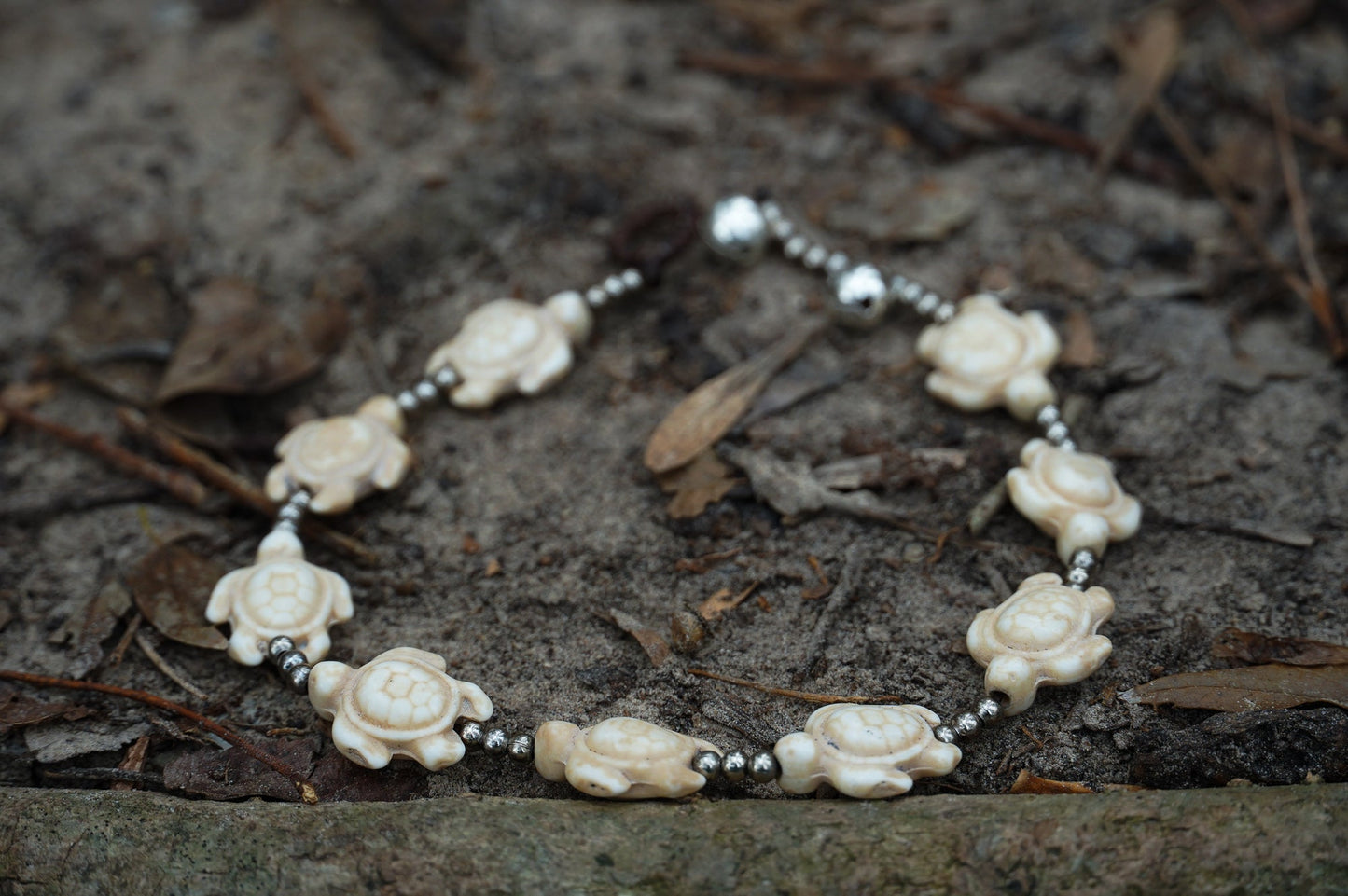 Bracelet de cheville bohème tortue blanche en argent réglable