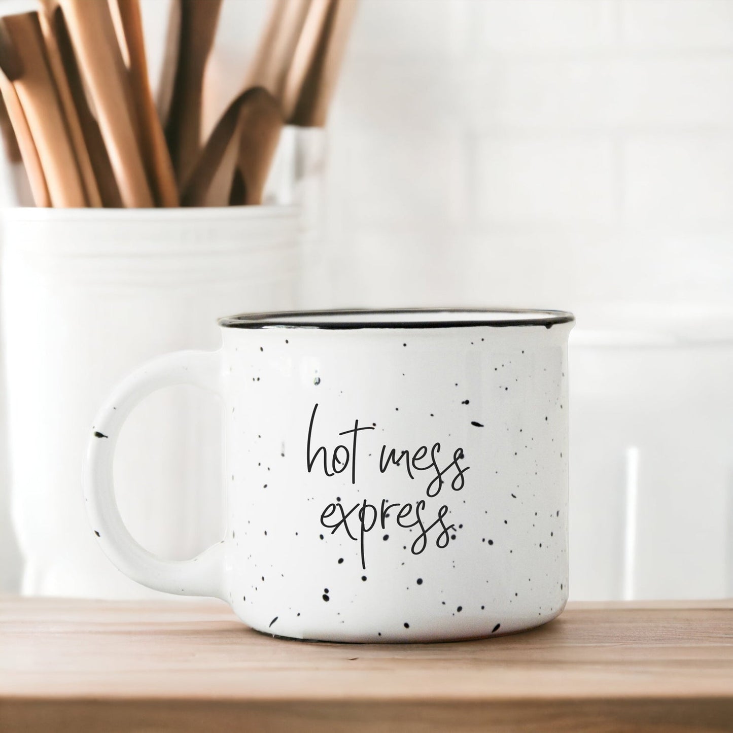 Hot Mess Express Übergroße Lagerfeuer-Tasse mit schwarzem Rand, Limited Edition, beidseitig bedruckt